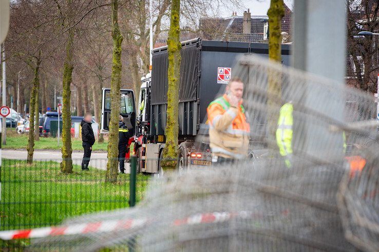 Container op spoor, treinverkeer Kampen – Zwolle ligt stil - Foto: Hugo Janssen