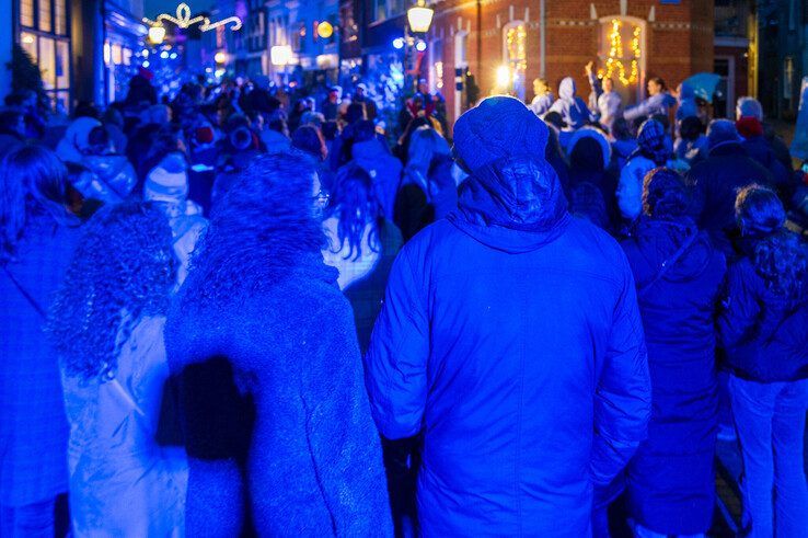 In beeld: Topdrukte op tweede dag van Kerst in Oud Kampen - Foto: Peter Denekamp