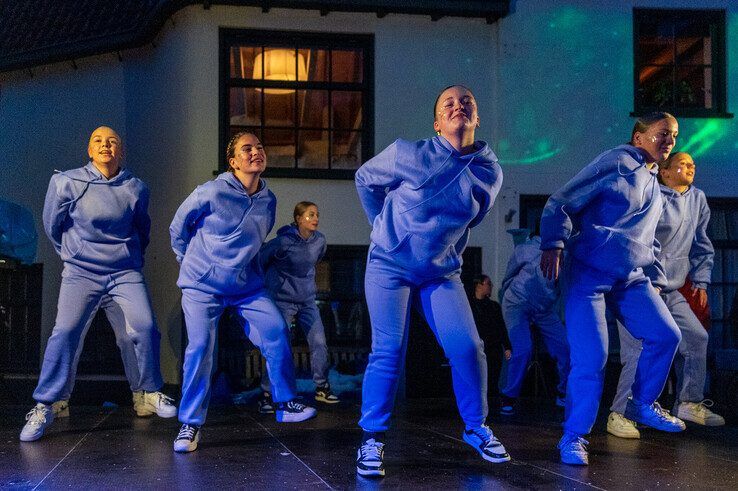 In beeld: Topdrukte op tweede dag van Kerst in Oud Kampen - Foto: Peter Denekamp