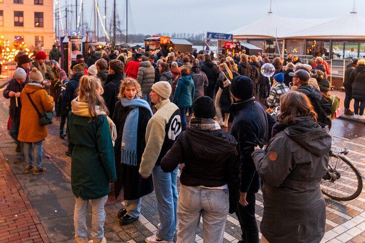 In beeld: Topdrukte op tweede dag van Kerst in Oud Kampen - Foto: Peter Denekamp