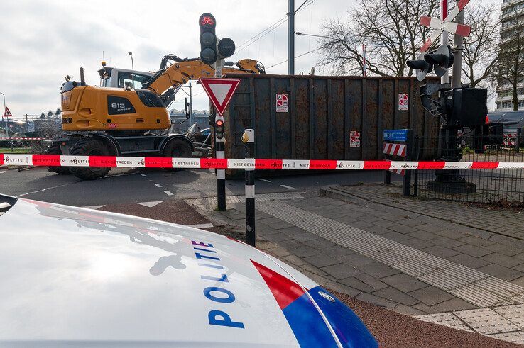 In beeld: Trucker onder invloed veroorzaakt ravage op Kamperlijntje - Foto: Peter Denekamp