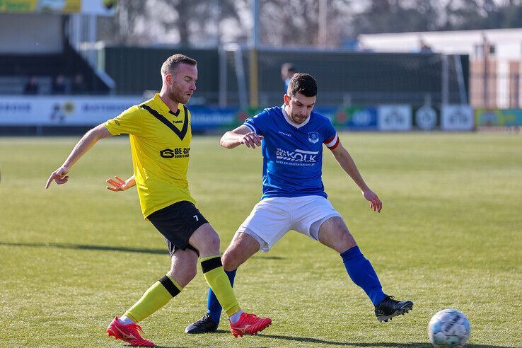 In beeld: DOS Kampen wint van zwak WVF - Foto: Henri Zuidberg