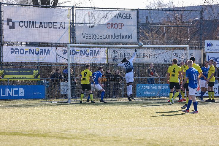 In beeld: DOS Kampen wint van zwak WVF - Foto: Henri Zuidberg