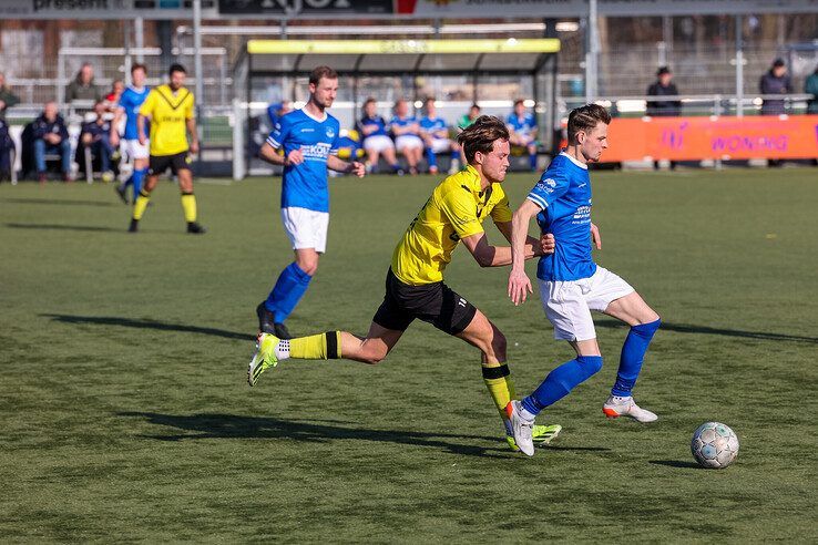 In beeld: DOS Kampen wint van zwak WVF - Foto: Henri Zuidberg