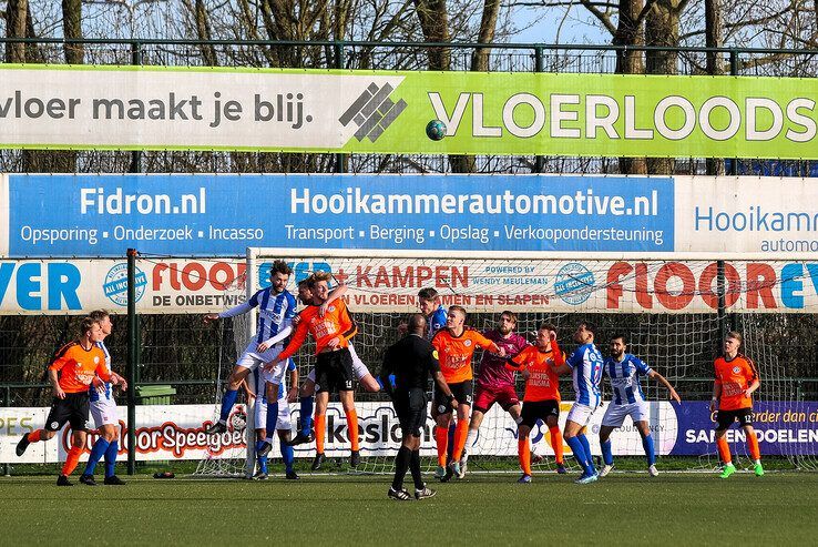 KHC is een maatje te groot voor Drachter Boys. - Foto: John Zoetebier