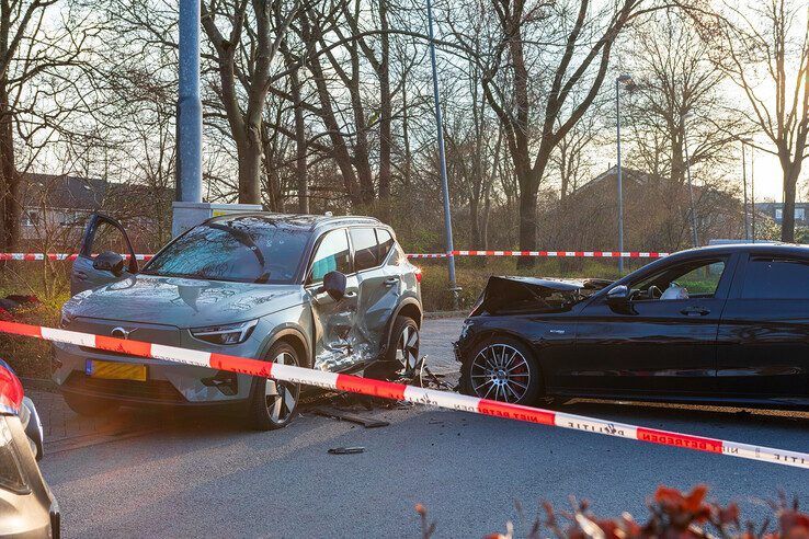 Man overleden bij schietpartij op parkeerplaats Aldi in Zwolle - Foto: Ruben Meinten