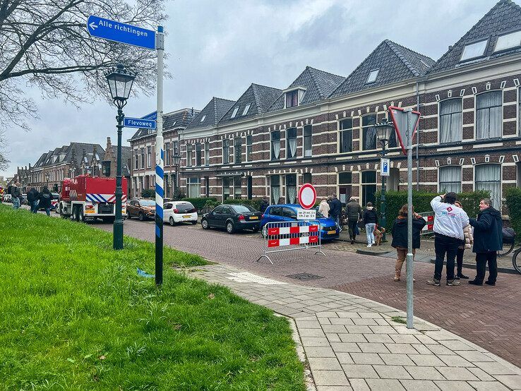 Meerdere woningen in 3e Ebbingestraat ontruimd vanwege benzinelucht - Foto: Martijn Schaap