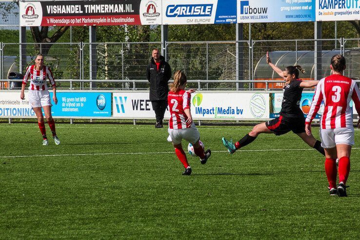 In beeld: IJVV Vrouwen wint van Go Ahead Kampen en houdt zicht op kampioenschap - Foto: Pascal Winter