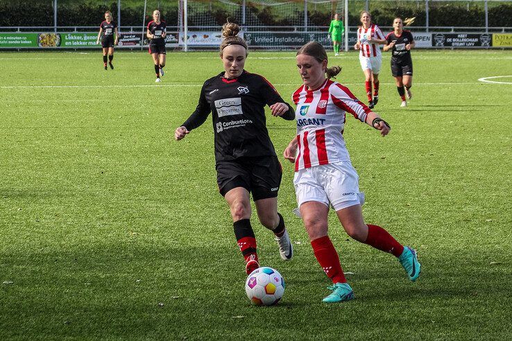 In beeld: IJVV Vrouwen wint van Go Ahead Kampen en houdt zicht op kampioenschap - Foto: Pascal Winter