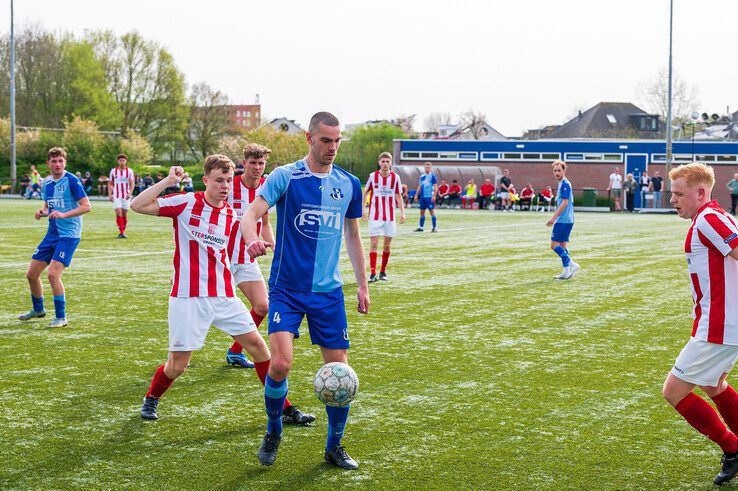 In beeld: SVI verslaat IJVV in Zwolle-Zuid - Foto: Peter Denekamp