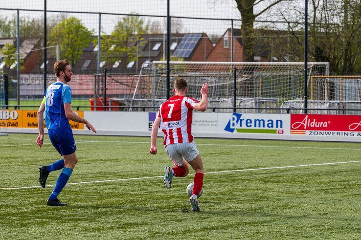 In beeld: SVI verslaat IJVV in Zwolle-Zuid - Foto: Peter Denekamp