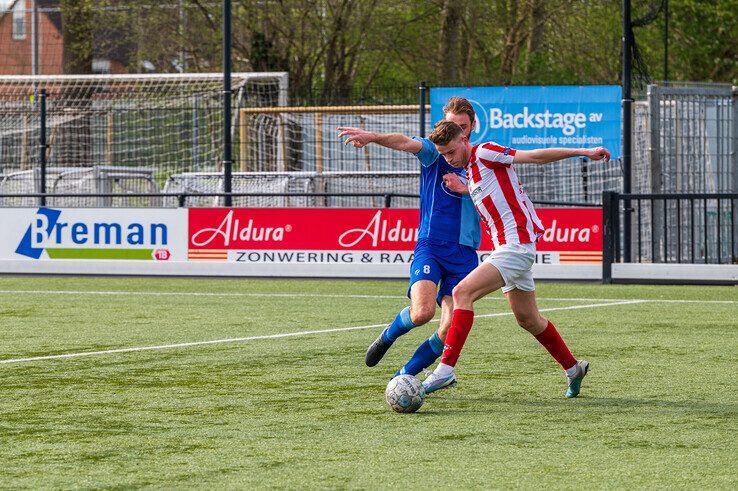 In beeld: SVI verslaat IJVV in Zwolle-Zuid - Foto: Peter Denekamp