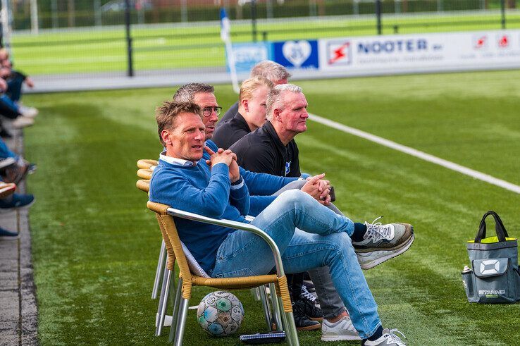 In beeld: SVI verslaat IJVV in Zwolle-Zuid - Foto: Peter Denekamp