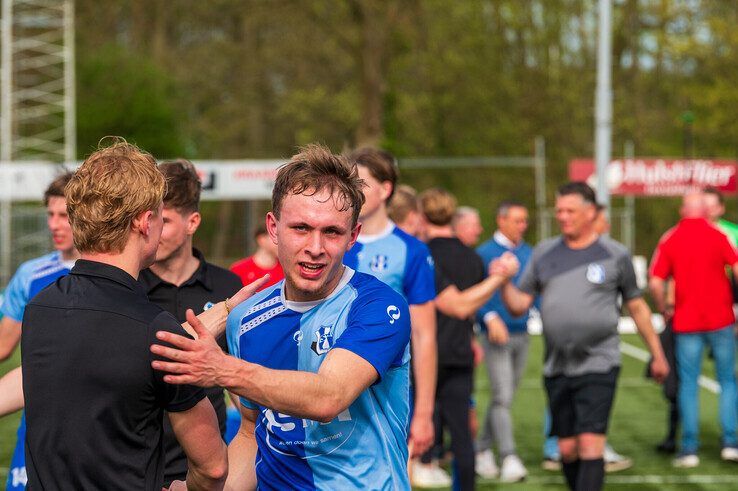 In beeld: SVI verslaat IJVV in Zwolle-Zuid - Foto: Peter Denekamp