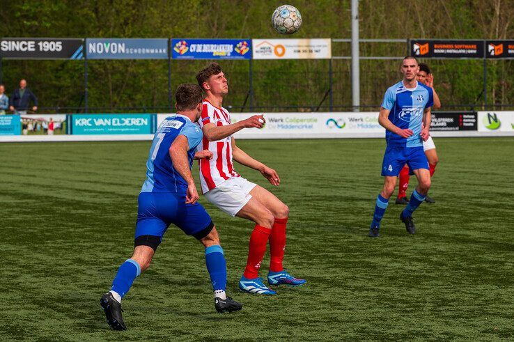 In beeld: SVI verslaat IJVV in Zwolle-Zuid - Foto: Peter Denekamp