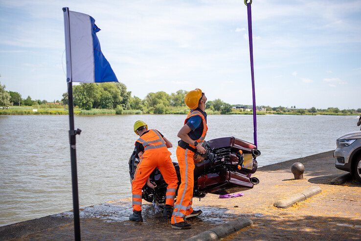 Harley-Davidson plonst in IJssel bij Kampen - Foto: Ruben Meinten