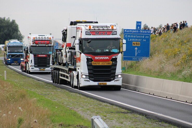 In Beeld: Kampen loopt uit voor Broshuis Truckstar Festival konvooi - Foto: Hardo Junte