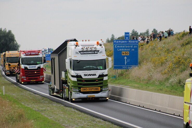 In Beeld: Kampen loopt uit voor Broshuis Truckstar Festival konvooi - Foto: Hardo Junte