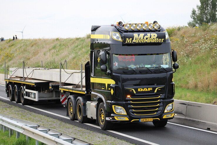 In Beeld: Kampen loopt uit voor Broshuis Truckstar Festival konvooi - Foto: Hardo Junte