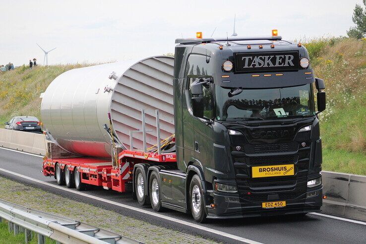 In Beeld: Kampen loopt uit voor Broshuis Truckstar Festival konvooi - Foto: Hardo Junte