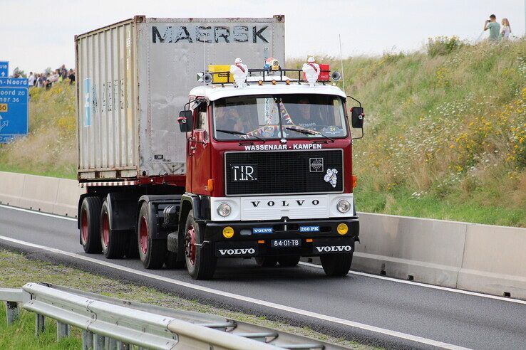 In Beeld: Kampen loopt uit voor Broshuis Truckstar Festival konvooi - Foto: Hardo Junte