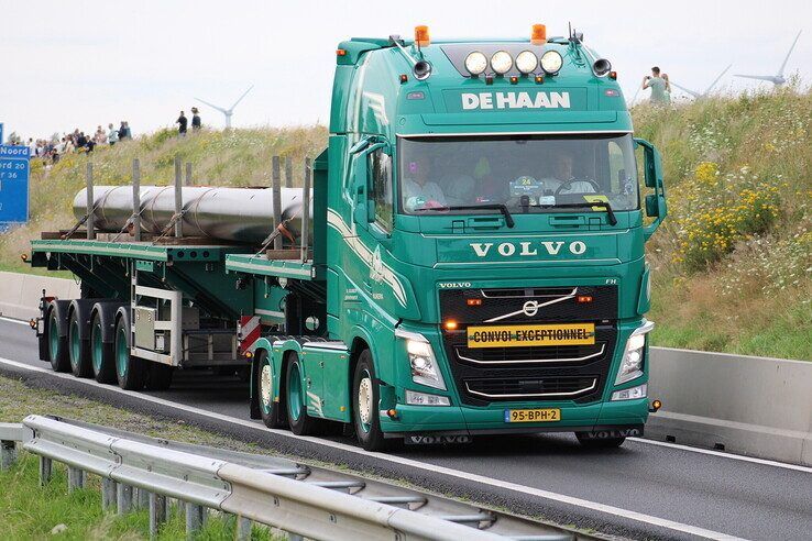 In Beeld: Kampen loopt uit voor Broshuis Truckstar Festival konvooi - Foto: Hardo Junte