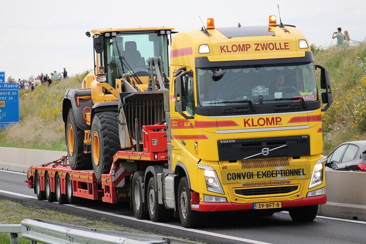 In Beeld: Kampen loopt uit voor Broshuis Truckstar Festival konvooi - Foto: Hardo Junte