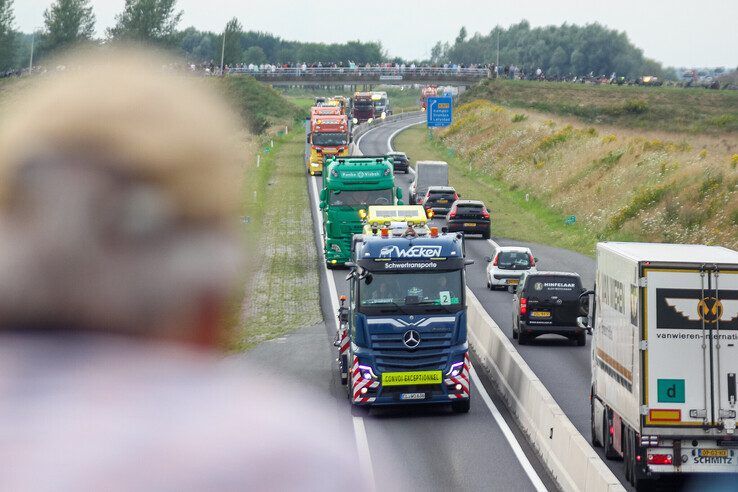 In Beeld: Kampen loopt uit voor Broshuis Truckstar Festival konvooi - Foto: Pascal Winter