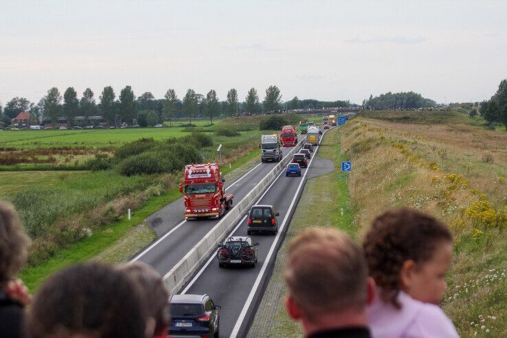 In Beeld: Kampen loopt uit voor Broshuis Truckstar Festival konvooi - Foto: Pascal Winter