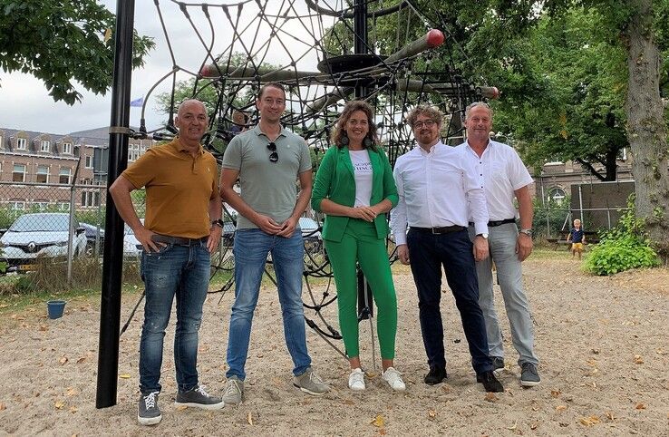 Van links af CDA'ers Robertjan de Wilde, Niek Teune, Jacolien van de Wetering, Wim Duitman en Henk Selle. - Foto: CDA Kampen