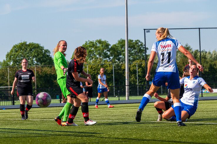 In beeld: ZAC Vrouwen probleemloos langs Go Ahead Kampen - Foto: Peter Denekamp