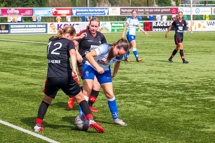 In beeld: ZAC Vrouwen probleemloos langs Go Ahead Kampen - Foto: Peter Denekamp