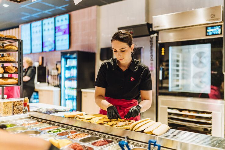 Nieuwe en vernieuwde winkels openen hun deuren in Oudestraat - Foto: Emiro Smolders