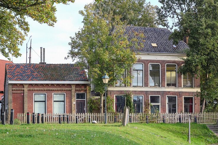 De panden aan de Havenweg zijn voortaan gemeentelijke monumenten. - Foto: Pascal Winter