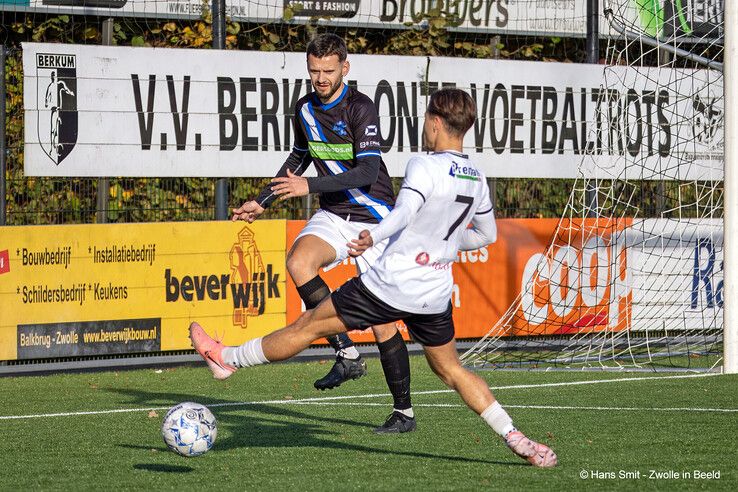 In beeld: Hekkensluiter KHC te sterk voor Berkum - Foto: Hans Smit