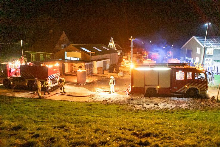 Brand in schuur in ‘s-Heerenbroek - Foto: Ruben Meinten