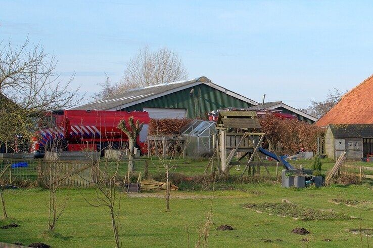 Wandelaar ontdekt brand bij boerderij in Mastenbroek - Foto: Bob Koning