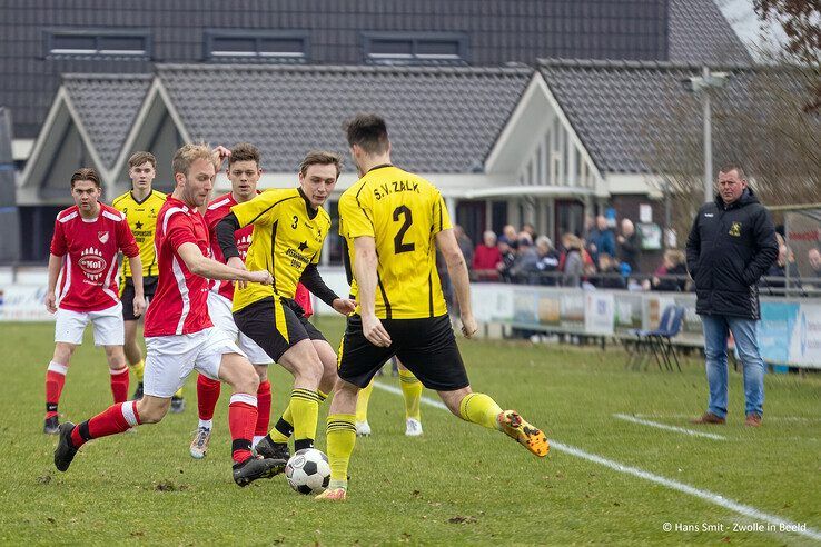 In beeld: Nog volop spanning in 5e klasse D, Wijthmen wint streekderby van SV Zalk - Foto: Hans Smit