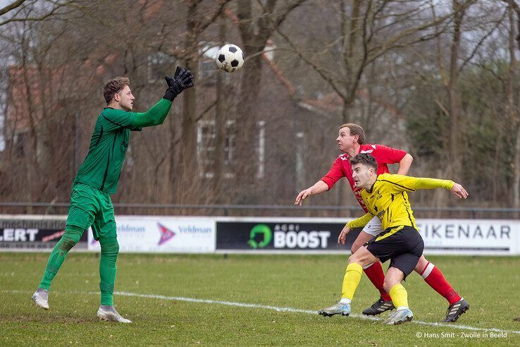 In beeld: Nog volop spanning in 5e klasse D, Wijthmen wint streekderby van SV Zalk - Foto: Hans Smit