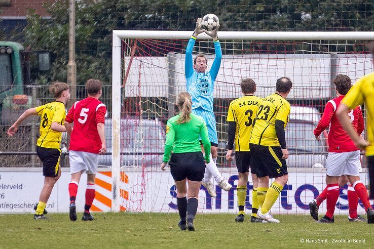 In beeld: Nog volop spanning in 5e klasse D, Wijthmen wint streekderby van SV Zalk - Foto: Hans Smit